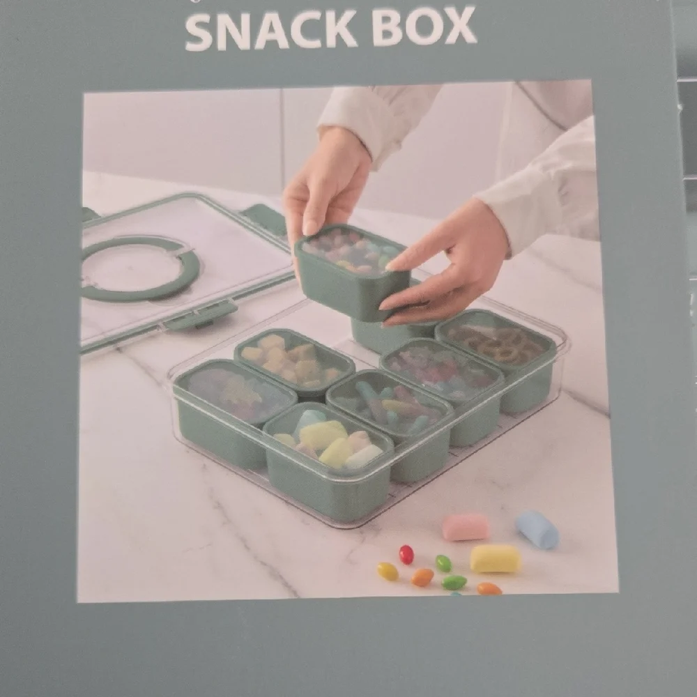 CWC Green Snack Box - 8 Compartments - Picture 3 of 3